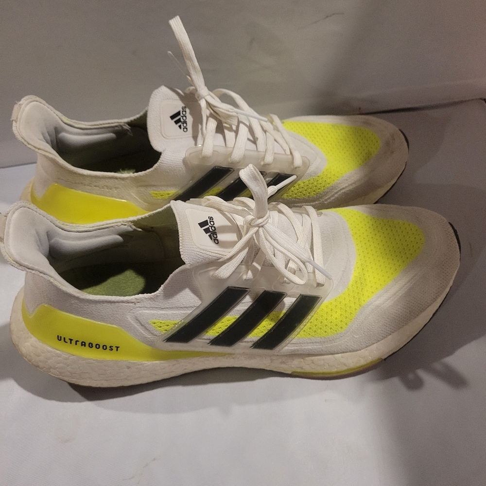 Size 13 Adidas Ultra Boost 22 Mens - Picture 4 of 5
